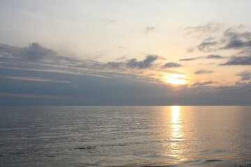 Fototapeta na wymiar sunrise over the sea