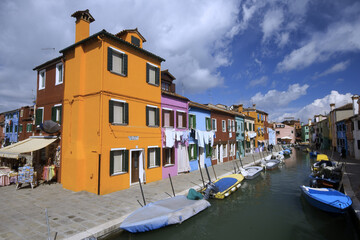 Fototapeta na wymiar Casas de colores.Isla de Burano. Venecia.Véneto. Italia.