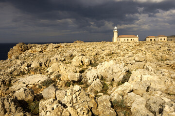 Nubes de tormenta sobre el faro de Punta Nati. Ciutadella. Menorca. Islas Baleares.España.