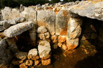Poblado talayótico de Torre d´en Galmés (1400a.C.), recinto cubierto(sala hipostila). Alaior.Baleares.España. © Tolo