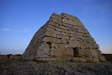 Naveta des Tudons,monumento funerario colectivo (1000 a.c.). Ciutadella.Menorca.Islas Baleares.España. © Tolo