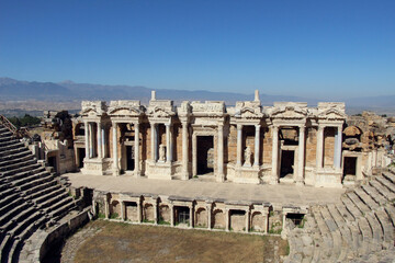 Fototapeta na wymiar On the ruins of the ancient city of Hierapolis