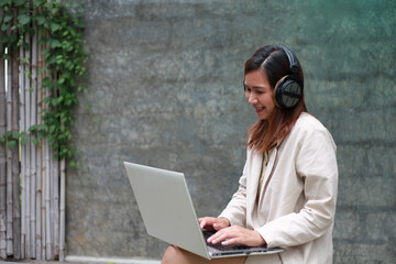Asian female programmers enjoying working outside the office