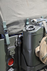 vehiculo militar americano 4x4 1940 antiguo bidón de combustible detalle 4M0A9154-as22 