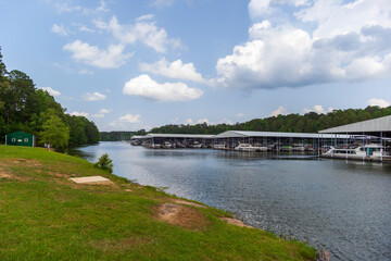 Boats docked at the Pickwick Landing State Park Marina on the Tennessee River... - obrazy, fototapety, plakaty