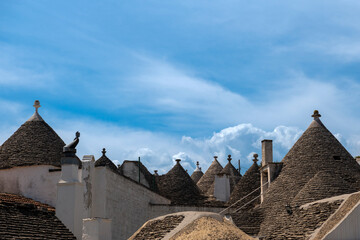Dachy Trulli, okrągłe kamienne domki, Alberobello, Puglia, Włochy - obrazy, fototapety, plakaty