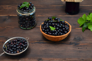 still life with fresh currants in rustic style