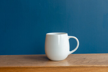 ホットコーヒー　青い背景　 コピースペース