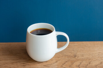 ホットコーヒー　青い背景　 コピースペース