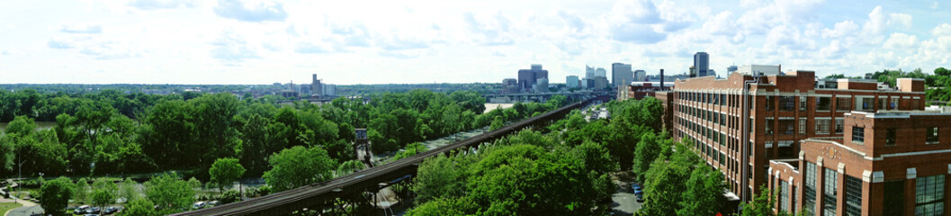 Fototapeta premium Panorama view of downtown Richmond Virginia facing West