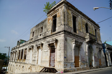 Naklejka premium run down houses in matanzas