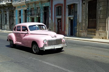 Fototapeten altes Auto in den Straßen von Havanna © chriss73