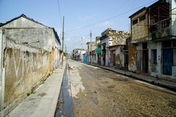 Fototapeta na wymiar run down houses in matanzas