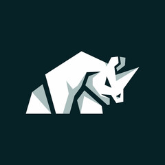 Obraz premium Defensive pose strong rhino. Rhino logo, wildlife concept.