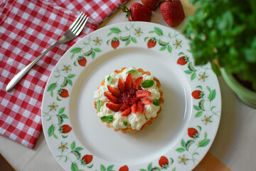 Strawberry Mini Tart With Mascarpone Filling And Almond Crust