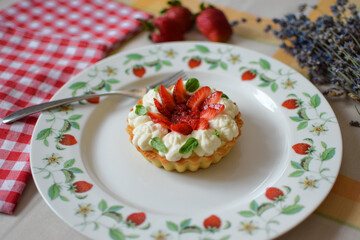 Strawberry Mini Tart With Mascarpone Filling And Almond Crust