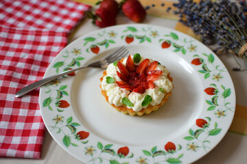 Strawberry Mini Tart With Mascarpone Filling And Almond Crust