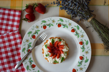 Strawberry Mini Tart With Mascarpone Filling And Almond Crust