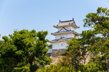 Fototapeta na wymiar 明石城に残る白い三重櫓