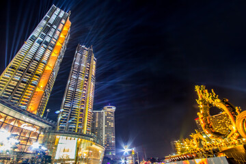Obraz premium Khlong San,Bangkok,Thailand on November 11,2018:Grand Opening of ICONSIAM,the new shopping complex on the riverbank of Chao Phraya River.