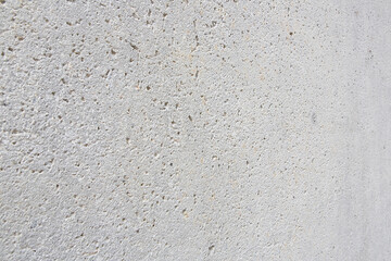Obraz premium New exposed concrete wall with holes left by the evaporation of the mixing water