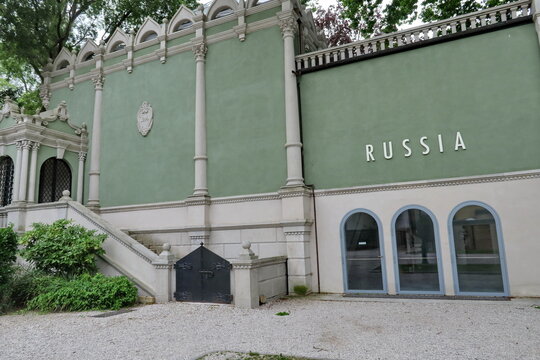 Russia. (Russie). Pavillon Russe. Biennale D'Art De Venise. Italie. 26/05/2022.