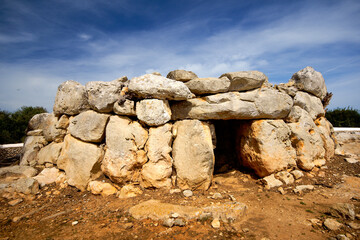 Naveta occidental de Biniac-l´Argentina (época pretalayótica). Migjorn.Menorca.Baleares.España. © Tolo