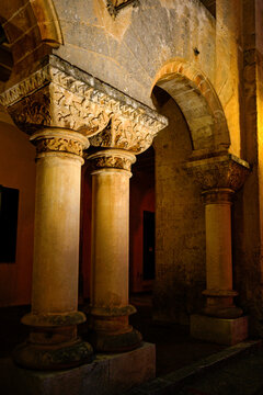 Palacio del gobernador real (ayuntamiento), arcadas. Ciutadella.Menorca.Baleares.España.