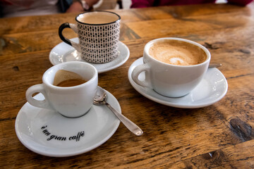 espresso, cappuccino, cafe latte - 3 najsłynniejsze kawy na świecie - obrazy, fototapety, plakaty