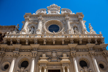 bogato zdobiona fasada budynku - Basilica of Santa Croce, południe Włochy - obrazy, fototapety, plakaty