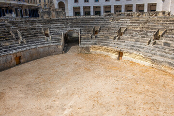dobrze zachowane ruiny amfiteatru w Lecce we Włoszech - obrazy, fototapety, plakaty