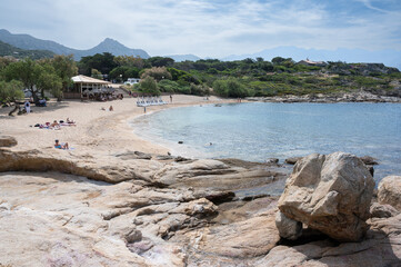 La plage de l'Arinella et sa paillotte, Lumio, golfe de Calvi, Balagne, Corse - 511479290