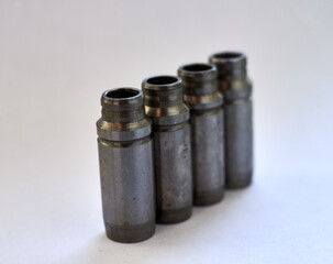Four new valve guides for engine