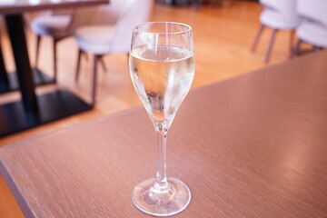 Dinner Party with Drinking of Champagne, Clear Glass with Alcohol with Cityscape Background - パーティ シャンパングラス 乾杯 