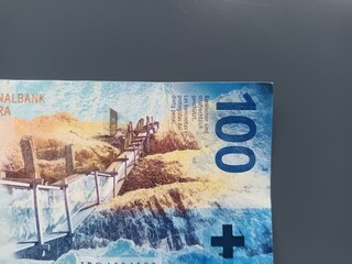individual details of the Swiss Franc 100 cash