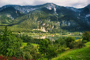 Fototapeta na wymiar Green lake in the Austrian Alps