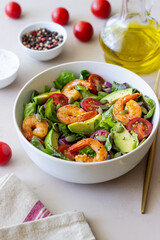 Salad with shrimps, avocado, tomatoes, onions and seeds. Healthy eating. Diet.