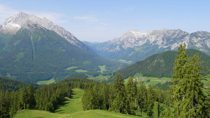 Fototapeta na wymiar Panoramablick vom Hirscheck auf Hochkalter, großes Ochsenhorn, Stadelhorn Schottmal Horn und Hintersee