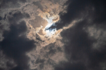 Sonne und Wolken über Brochenzell