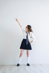 サングラスをかけた女子高生