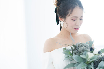 ウェディングドレスを着た花嫁