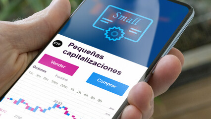 Invertir en ETF, un inversor compra o vende un fondo pequenas capitalizaciones etf. Texto en español