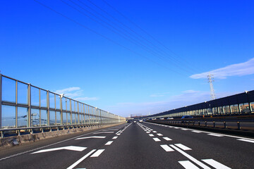 東名高速道路をドライブ