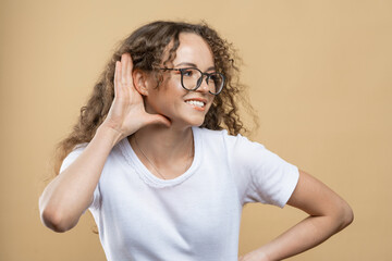 A girl with curly hair and glasses. The girl is eavesdropping on the conversation