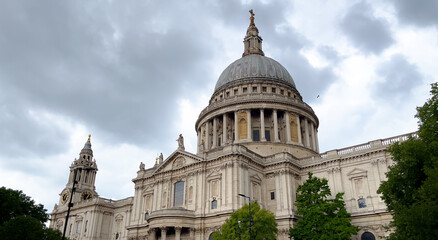 Fototapeta na wymiar St Pauls Cathedral in the City of London - travel photography