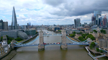 Obraz premium London Tower Bridge, River Thames and City of London from above - travel photography