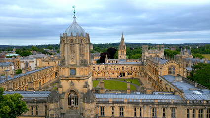 Fototapeta na wymiar Famous Christ Church University of Oxford - aerial view
