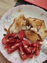 fried fish and tomatoes