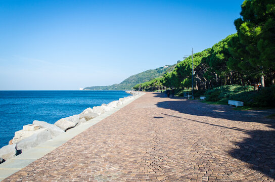 Il lungomare di Barcola, frazione di Trieste, dove passa la seconda tappa della Via Flavia, , cammino che segue la costa del Friuli Venezia Giulia da Lazzaretto ad Aquileia