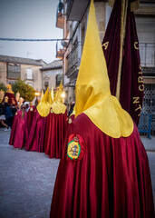 Cofrades desfilando por las calles de Ubeda en Semana Santa 